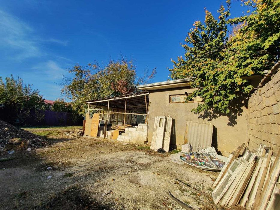 Продается склад и земельный участок 8 соток нежилой. Вдоль дороги-50м.