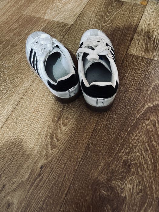 Кроссовки адидас