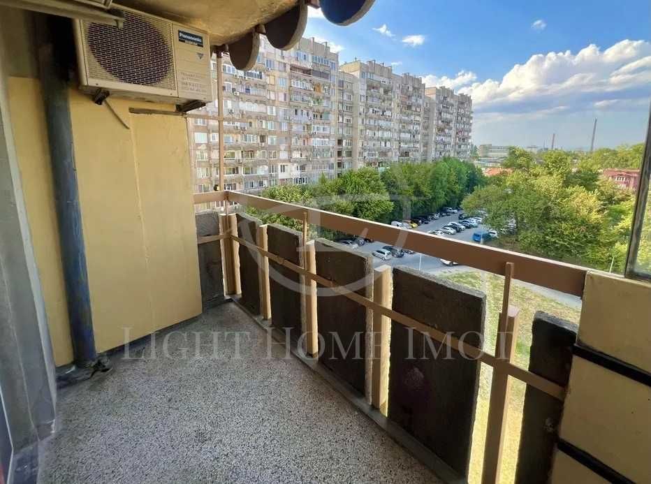 Реф. 4871 Тристаен Кършияка Зала Строител