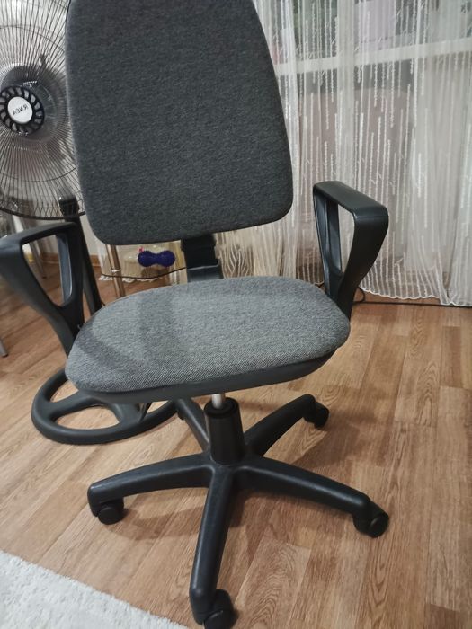 Продам стул офисный