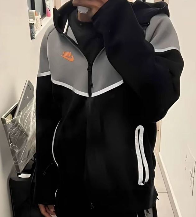 Черно-серая зипка Nike Tech Fleece