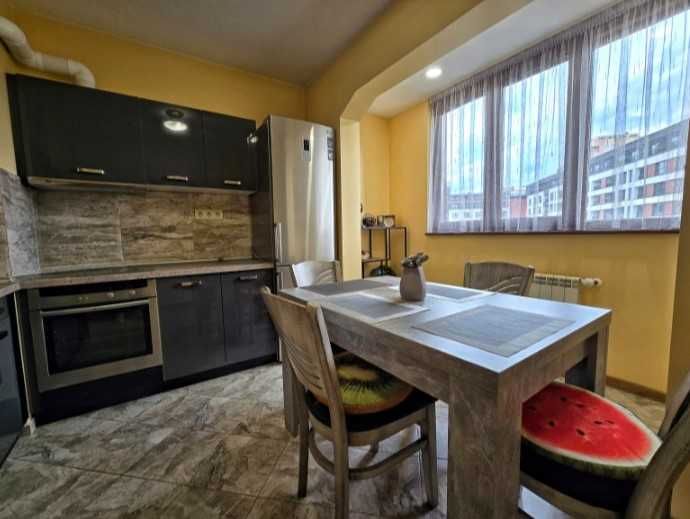 Дава се под наем Тристаен апартамент в София, Център - 71 кв.м за 820 € - Снимка #1