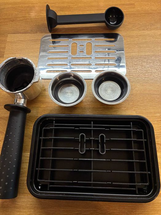 кафе машина  Делонги Stilosa  15 bar, 1100 W, 1 л, Черен