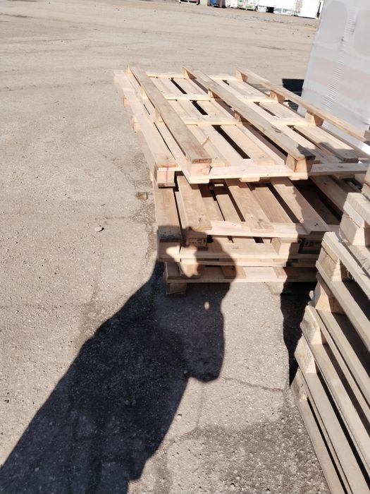 Поддоны продам .