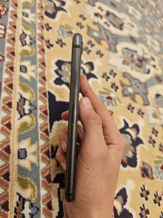 Продам iphone 8 хорошее состояние