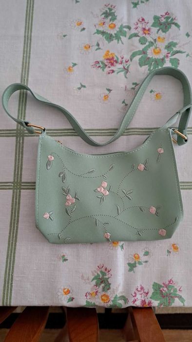 Дамска чанта бродирана