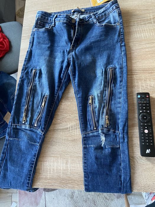 Сини дънки с дзипове