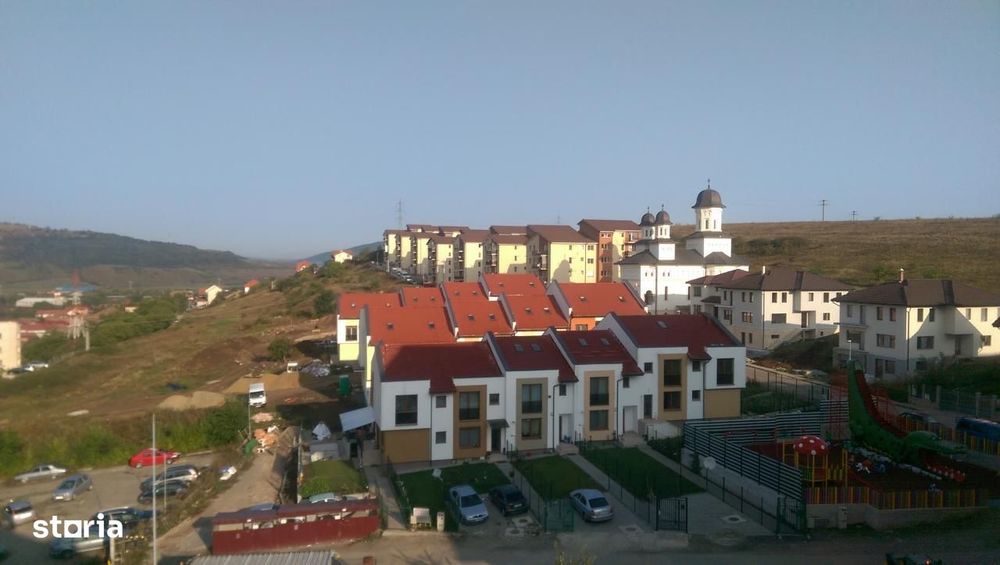 Apartamente in Case insiruite de 5 camere cu gradina si loc de parcare
