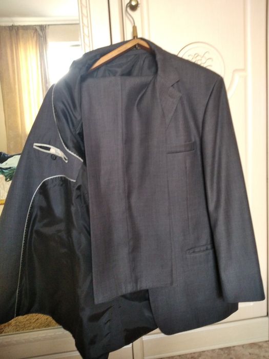 Срочно продам костюм