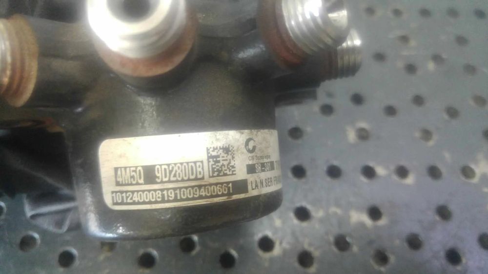 rampa injectoare 1.8 tdci  ford focus 1 focus 2   s-max  c-max  4m5q9d280db