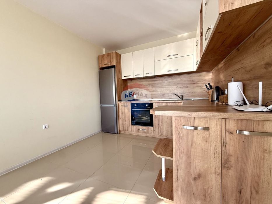 Къща с три спални, двор, барбекю и нескриваема панорамна морска гледк