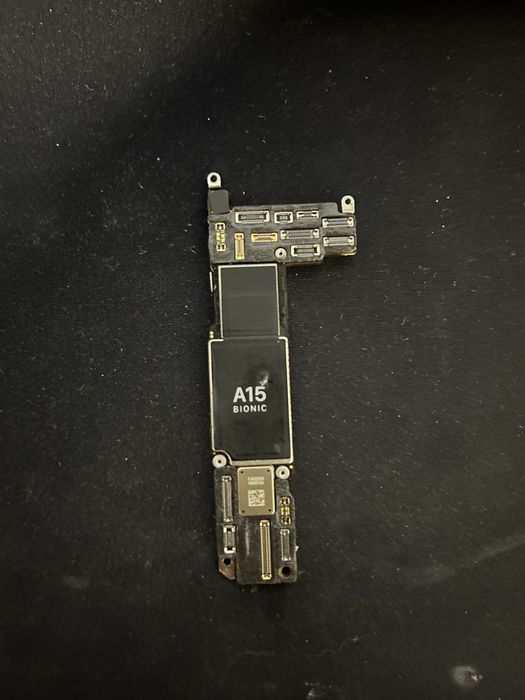 Vand placa de baza iPhone 13