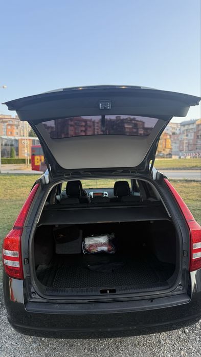 Автомобил Kia Ceed бензин