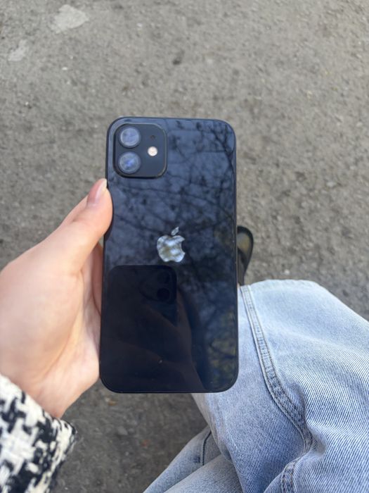 Продам Айфон 12 в хорошем состояние
