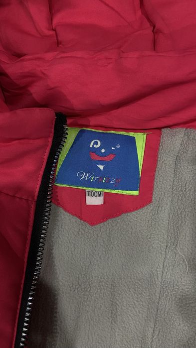 Продам куртку на девочку