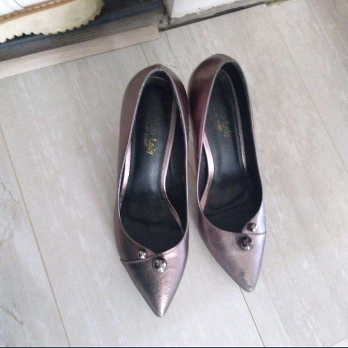 Продам женские туфли
