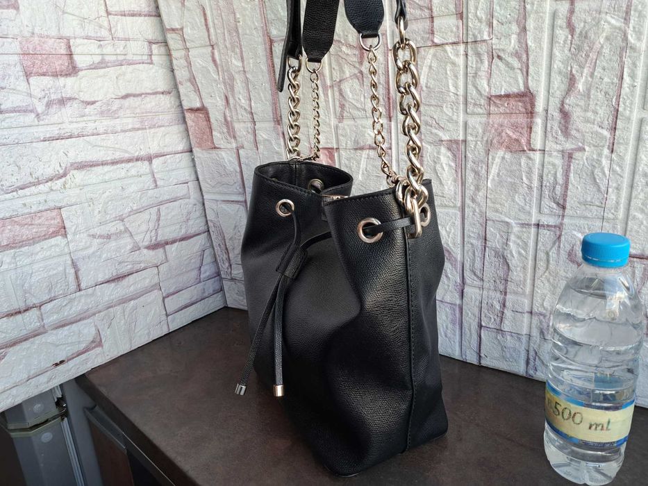 дамска чанта GUESS,черна чанта,гес