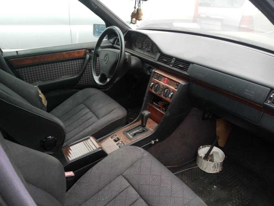 Mercedes-Benz 124 300E D На части.