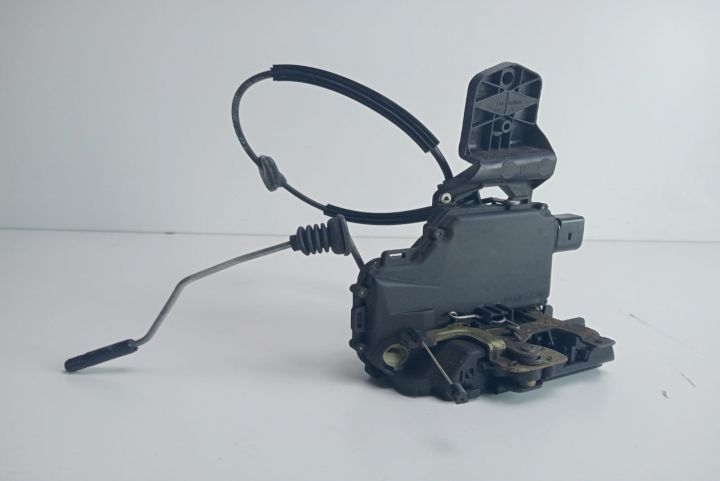 Broasca usa  Dreapta fata  3B0837868 Volkswagen VW Passat B5.5 (facel