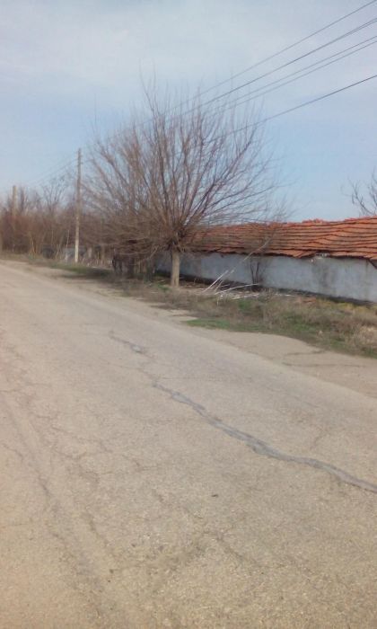 Парцел с къща с. Якимово. На главен път