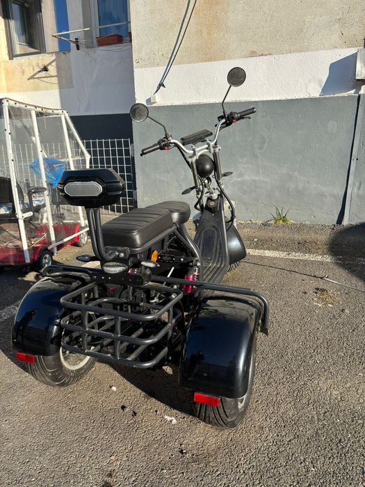 Vând scuter electric cu 3 roți