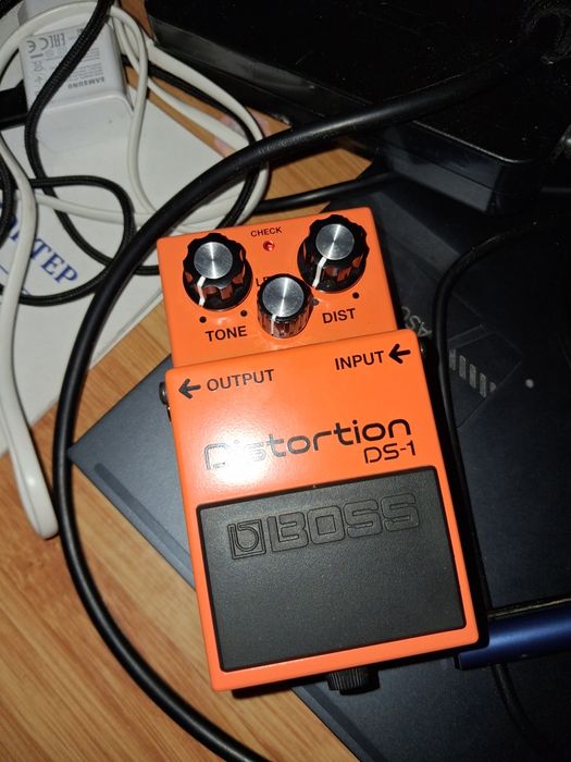 Педаль distortion ds 1