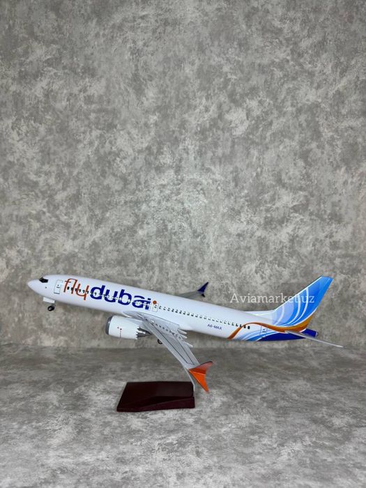 Самолет модель (BOEING-737-MAX FLY DUBAI) с LED подсветкой