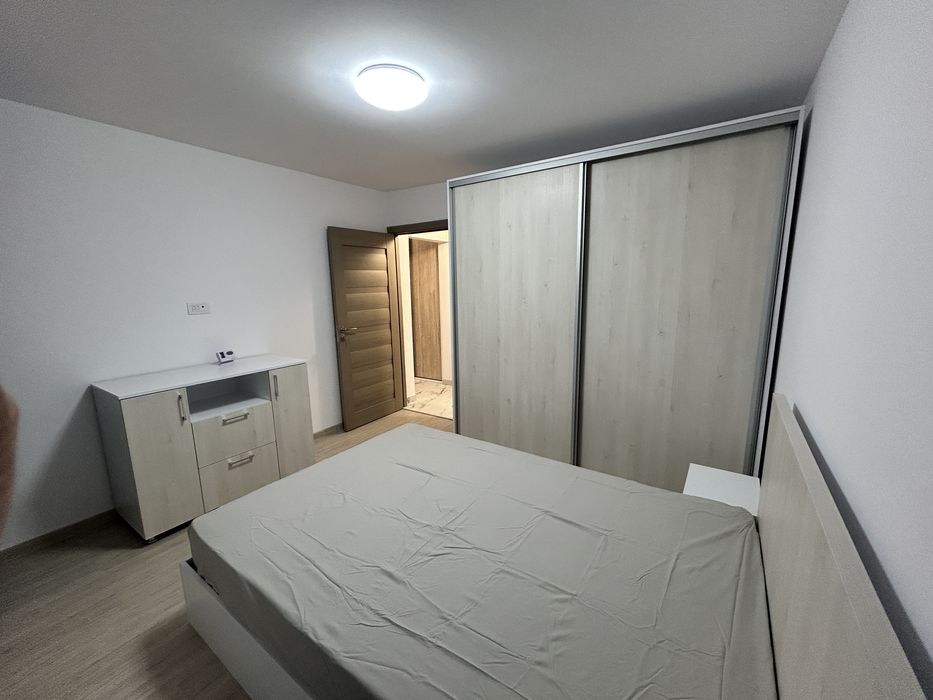 De inchiriat apartament 2 camere decomandat . Recent renovat.