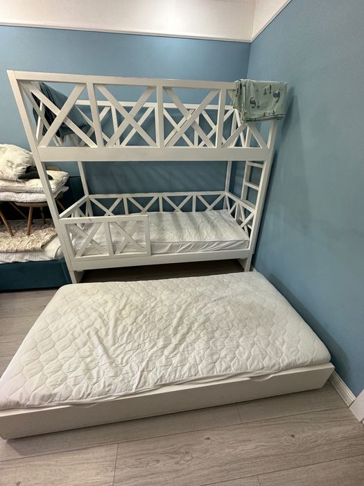 Продам детскую двухъярусную кровать