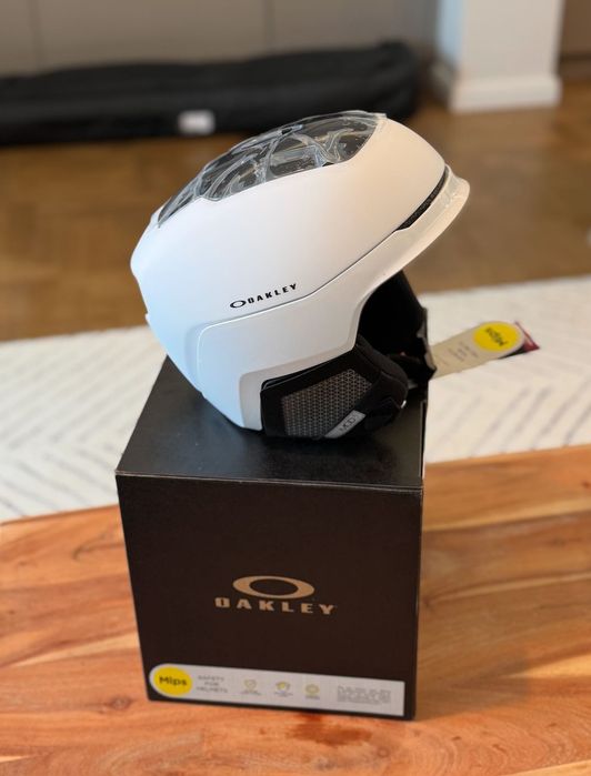 Дамска ски/сноуборд каска Oakley MOD5 – НОВА, размер M