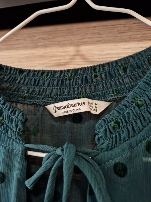 Зелена рокля Stradivarius