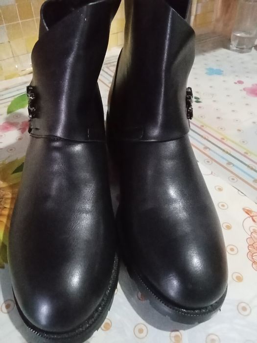 Продам полусапожки женские