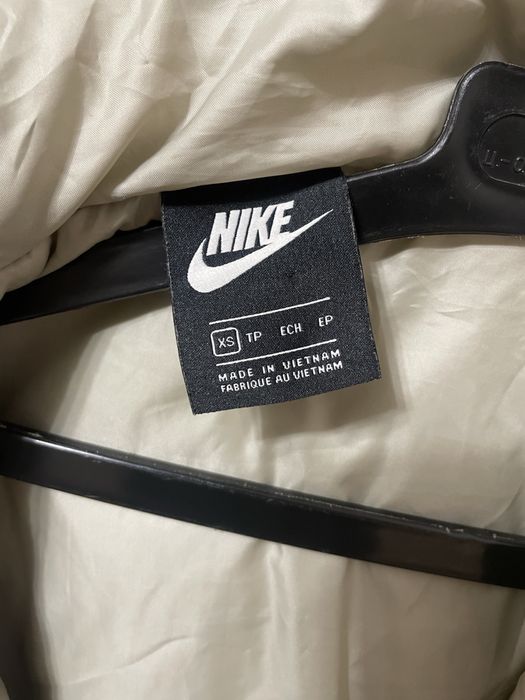 Дамско оригинално яке Nike размер XS