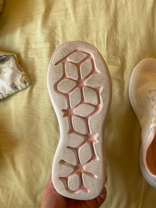 Бели маратонки Runners