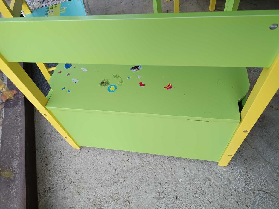 Детска пейка с място за съхранение