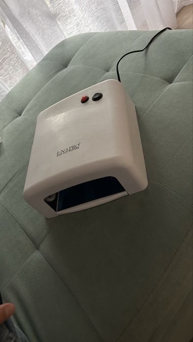 Lampa UV pentru unghii cu gel