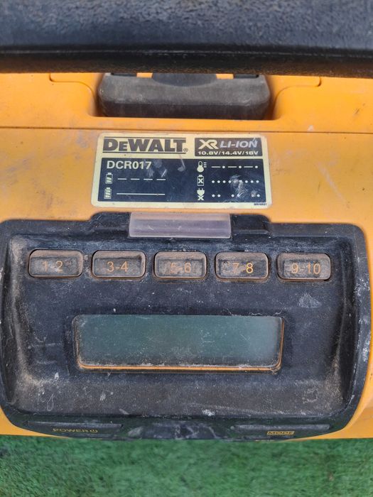 Акумулаторно радио DeWALT