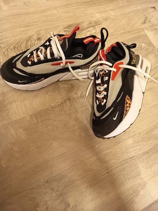 Adidași Nike furyosa noi
