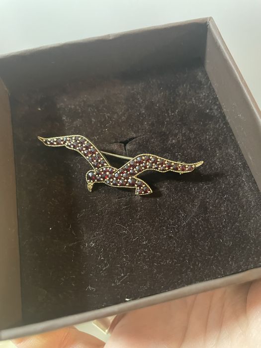 Broșă din argint cu granate de bohemia