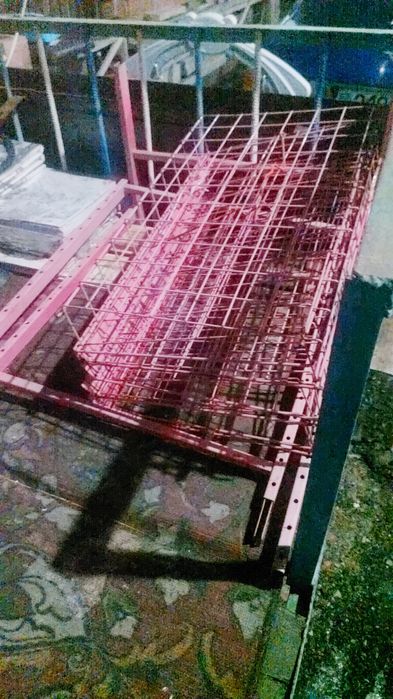 Складная металическая полка в магазин