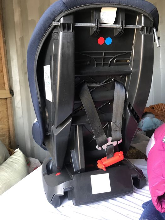 Детское кресло на машину