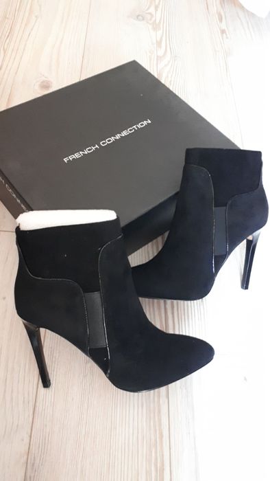 Ghete piele intoarsa French Connection