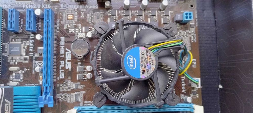 Vând kit (placă de bază ASUS P8H61 PLUS, CPU G850, cooler) second hand