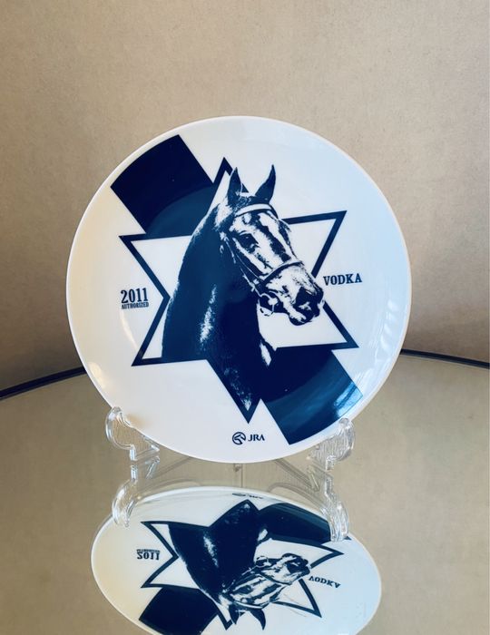 Тарелки Лошади