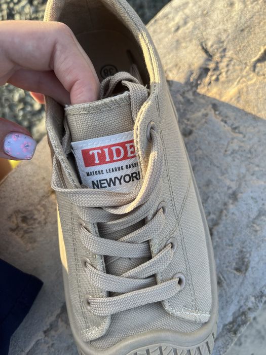 Бежови обувки