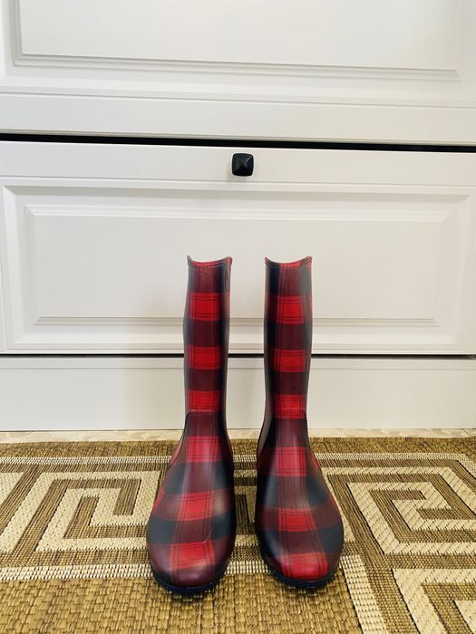 Продам новые резиновые сапоги