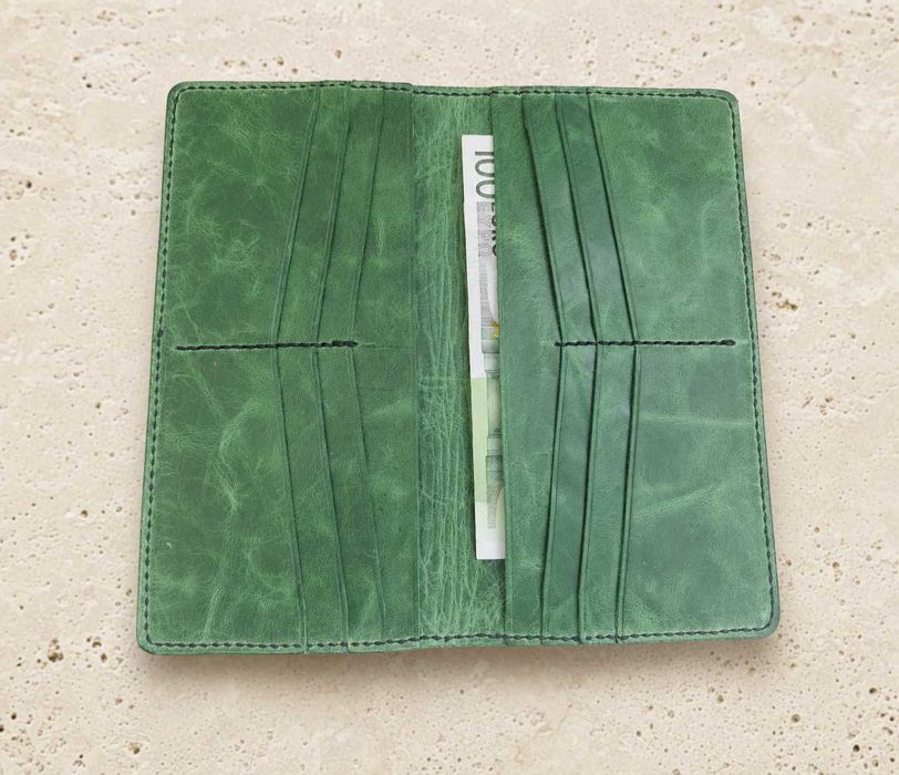 Portofel din piele lucrat manual