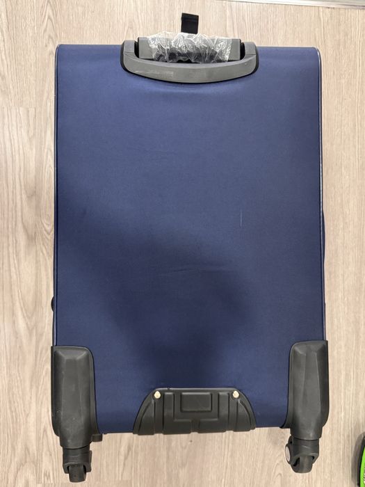 Новый чемодан для туров, поездок, командировок и так далее