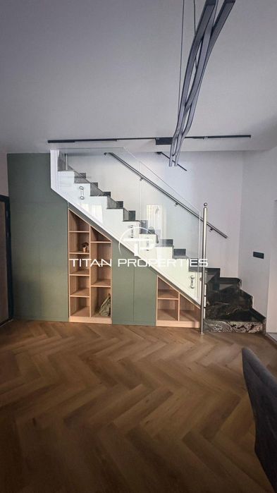 Дава се под наем Тристаен апартамент в Бургас, Център - 112 кв.м за 1047.03 € - Снимка #1