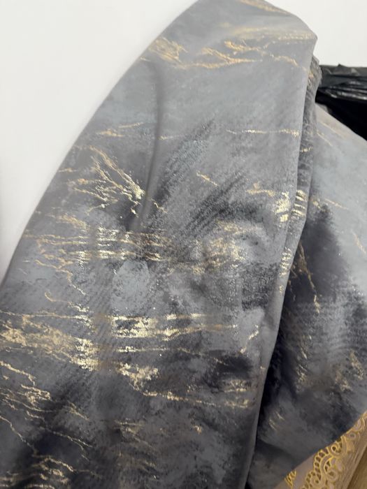 Draperie gri cu insertii aurii ( cu rejansa )